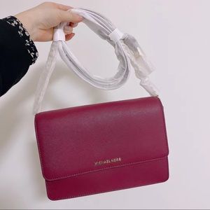 MICHAEL MICHAEL KORS
Daniela Large Saffiano Leather Crossbody Bag